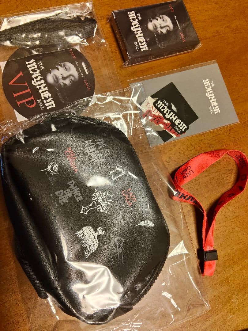 レディーガガ LadyGaga MAYHEM Ball VIP限定グッズ等5点 - メルカリ