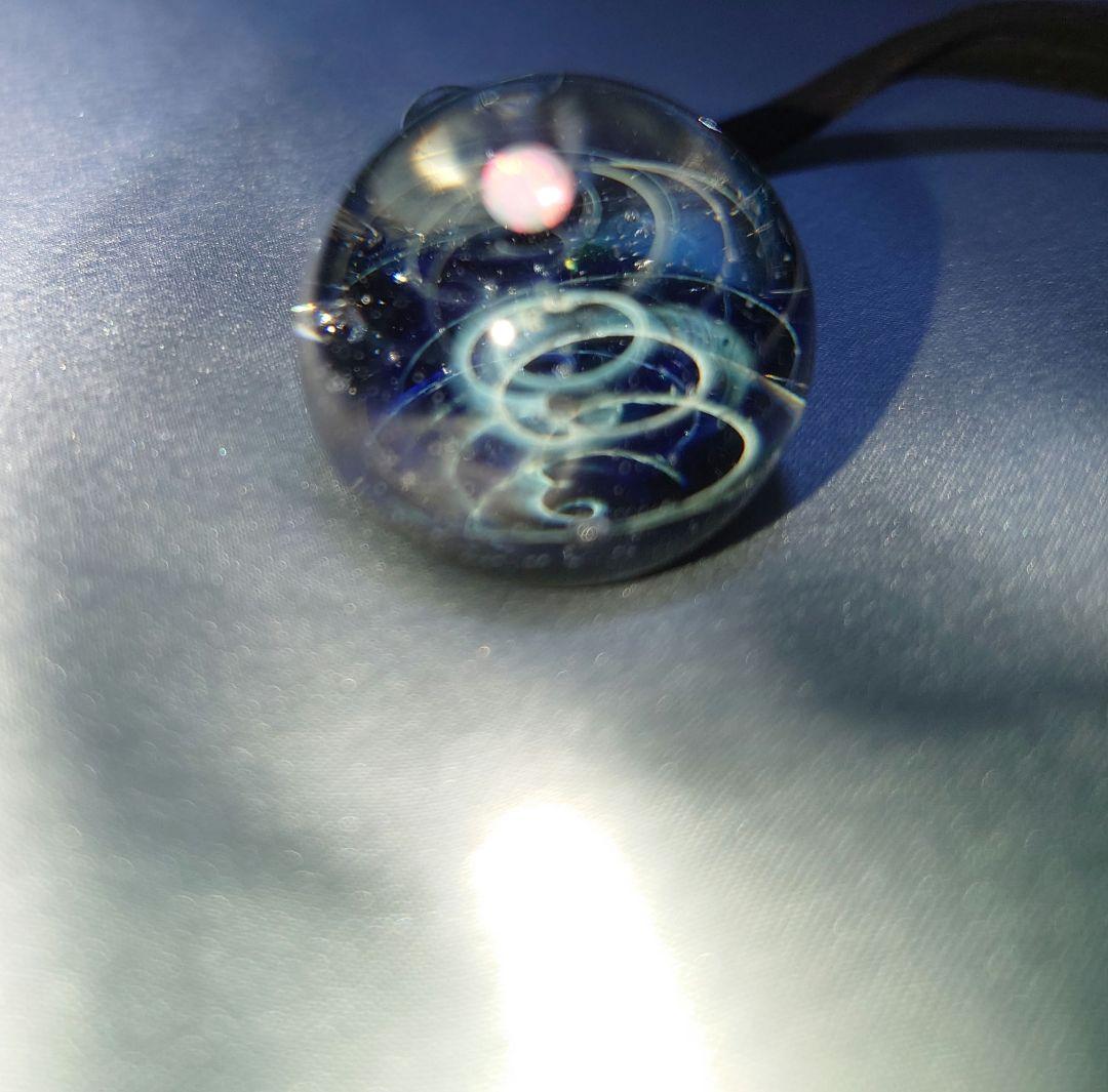 宇宙ガラス　宇宙玉　ホワイトオパール　ペンダント　大きめ