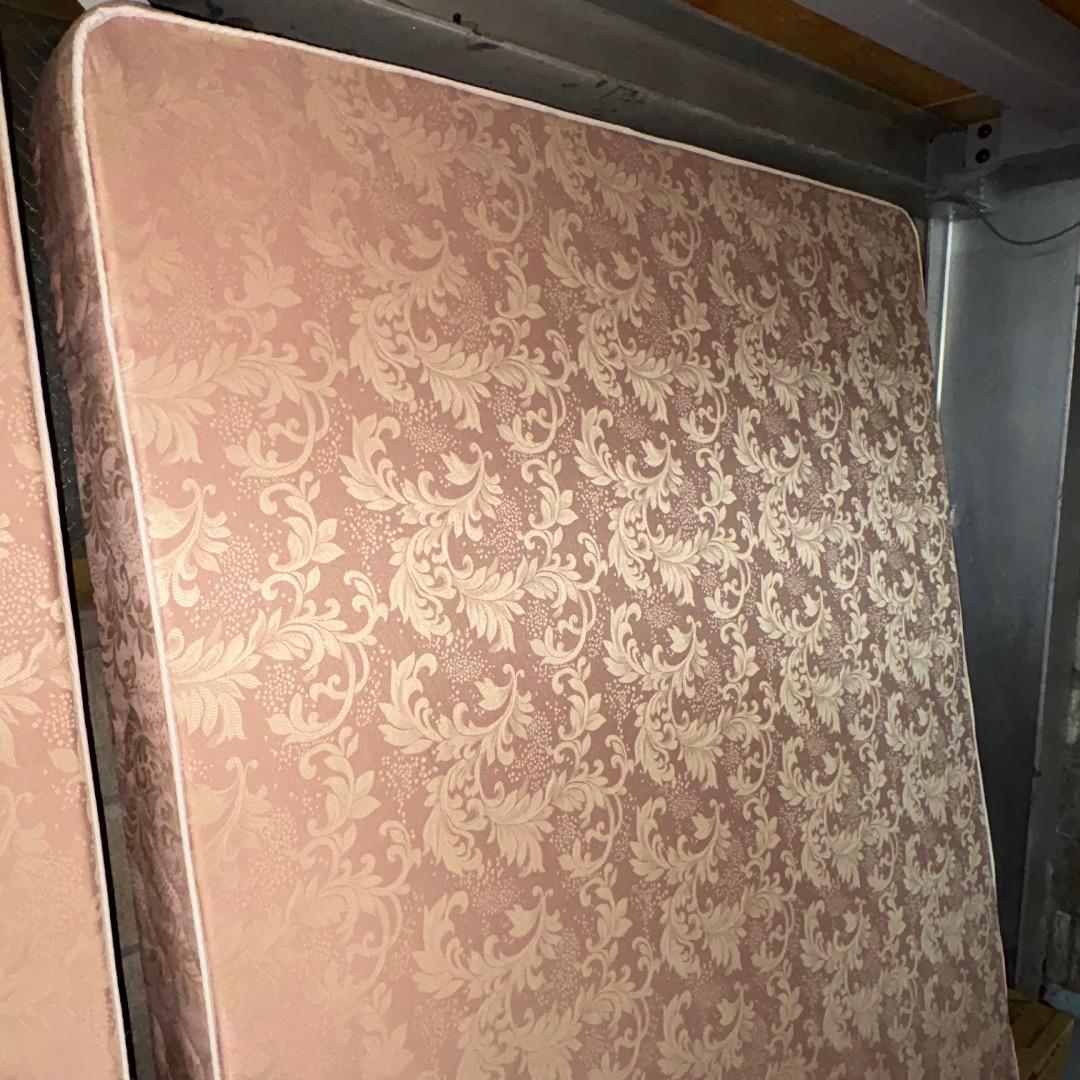 SIMMONS シモンズ BOX SPRING クイーンサイズベッド ①