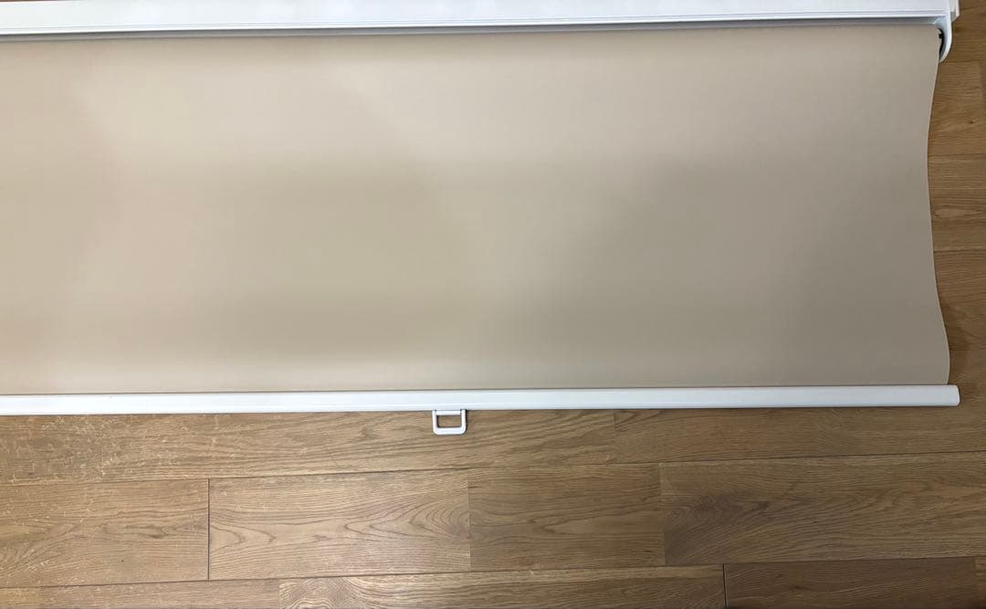 突っ張り式　ロールスクリーン　目立ちにくい　カフェオレ　123.5〜150