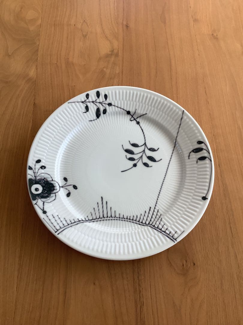 ロイヤルコペンハーゲンブラックフルーテッドメガプレート27cm【新品未