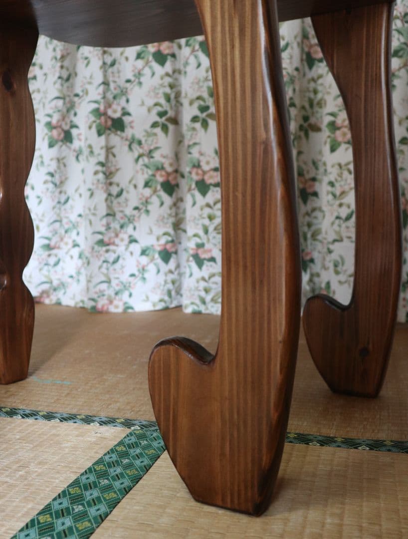 国産杉の葉っぱのテーブル　手作り