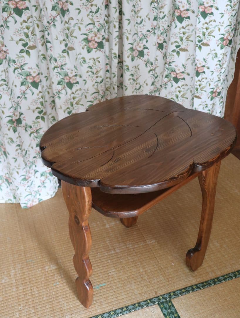 国産杉の葉っぱのテーブル　手作り