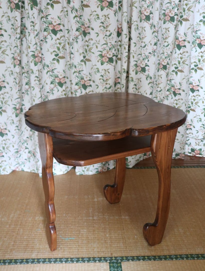 国産杉の葉っぱのテーブル　手作り