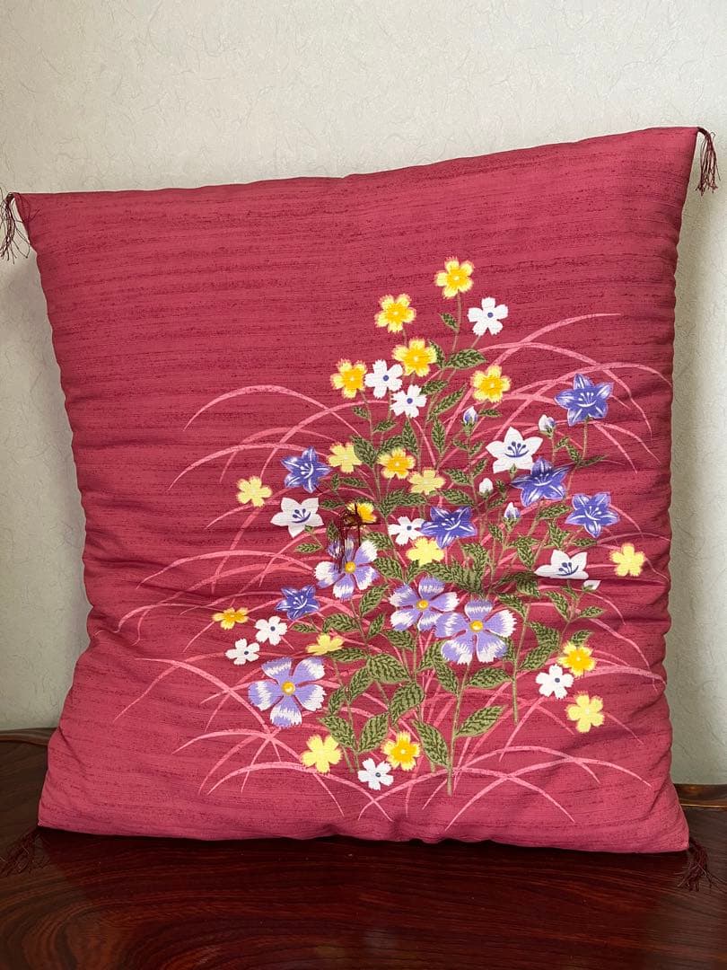 【新品未使用】高級綿入り座布団　５枚組　森英恵　５５センチ