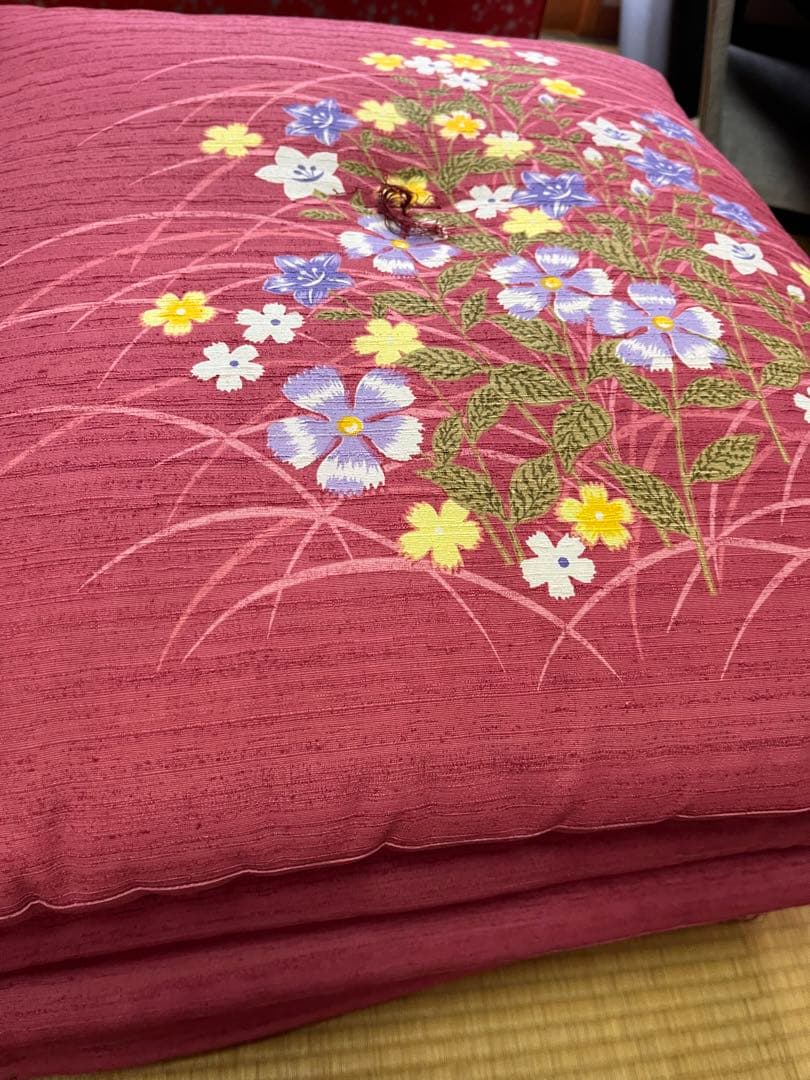 【新品未使用】高級綿入り座布団　５枚組　森英恵　５５センチ