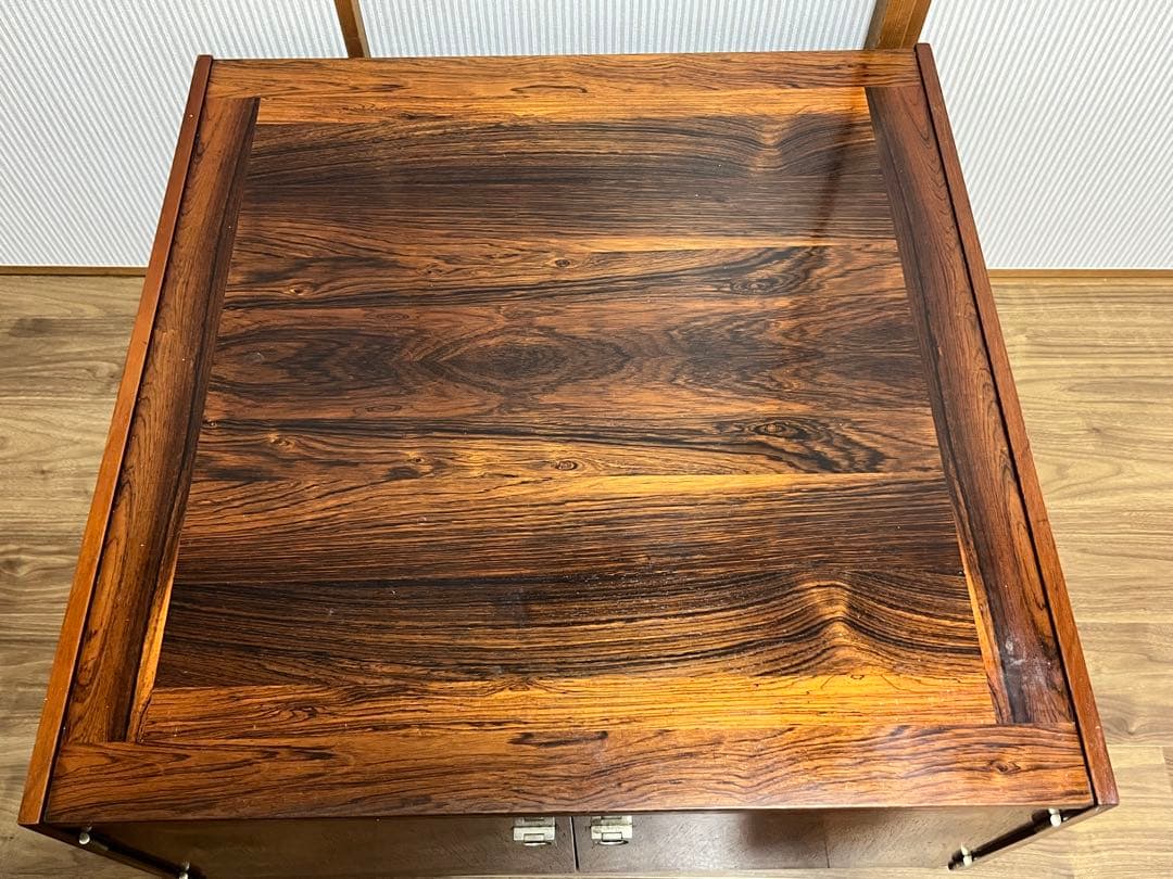 ローズウッド製キャビネット