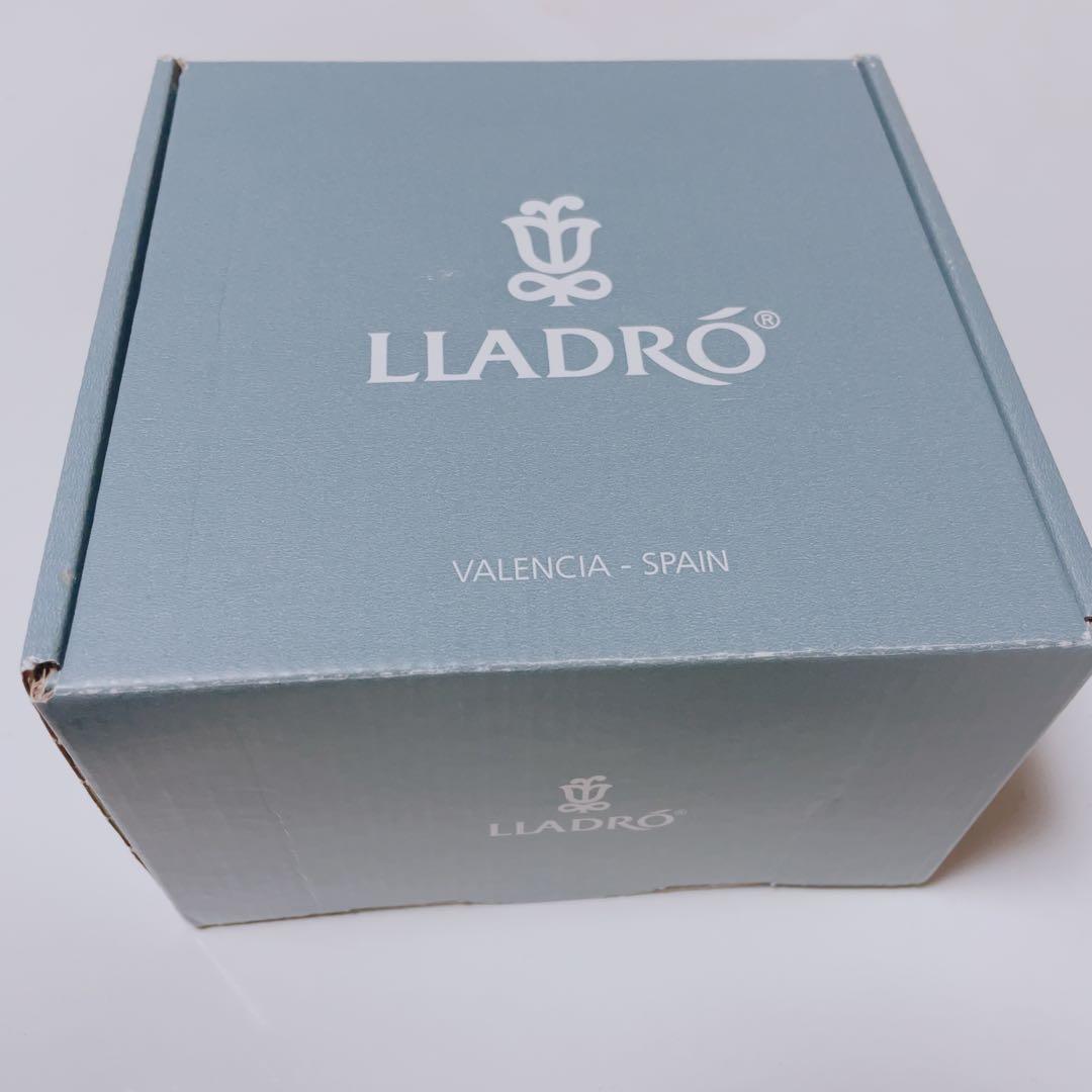 卯年　新品　リヤドロ　LLADRO 花飾りの白うさぎ