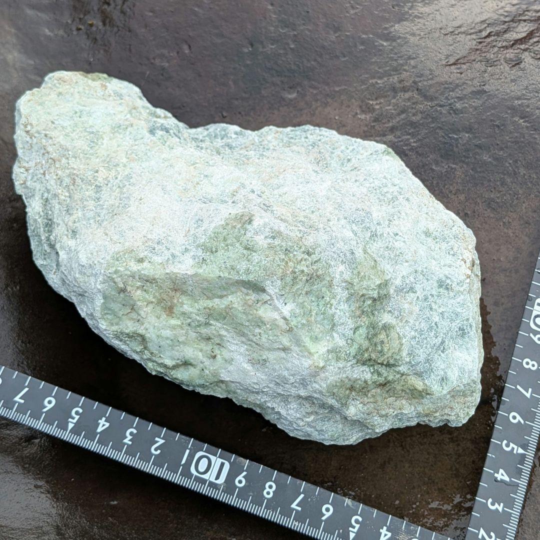 日高翡翠 2.5kg　北海道産　日本銘石　宝石　ひすい　ヒスイ　原石天然石鑑賞石