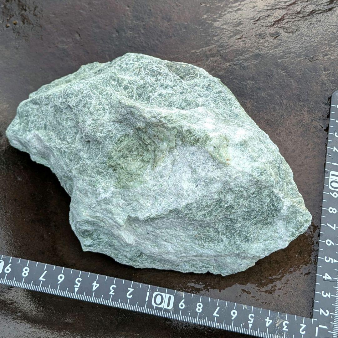 日高翡翠 2.5kg　北海道産　日本銘石　宝石　ひすい　ヒスイ　原石天然石鑑賞石