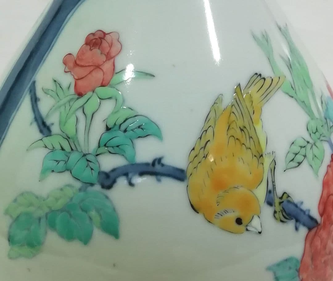 五代 佐藤走波の豪華な色絵花鳥文大花瓶です。