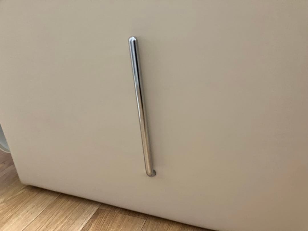 リクライニングチェア　マツエク　ネイル　ホワイトニング　サロン