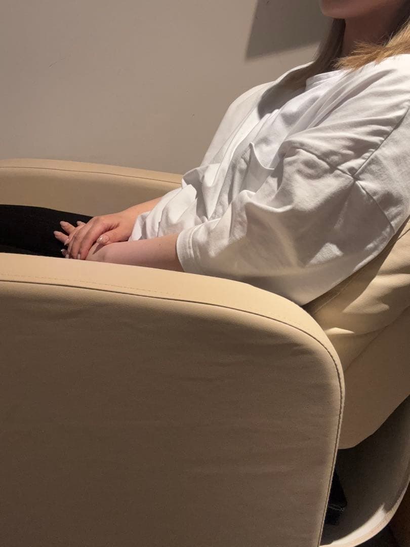 リクライニングチェア　マツエク　ネイル　ホワイトニング　サロン