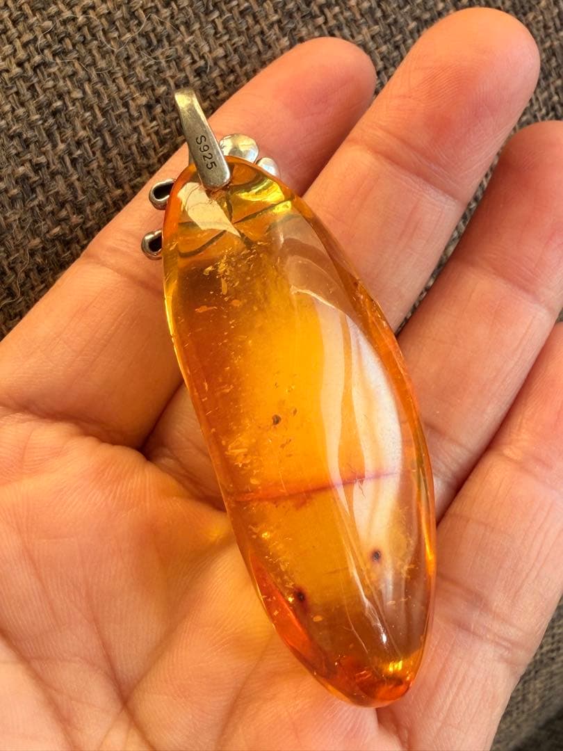 琥珀（バルト海産） ・バチカン：SV925（純銀）