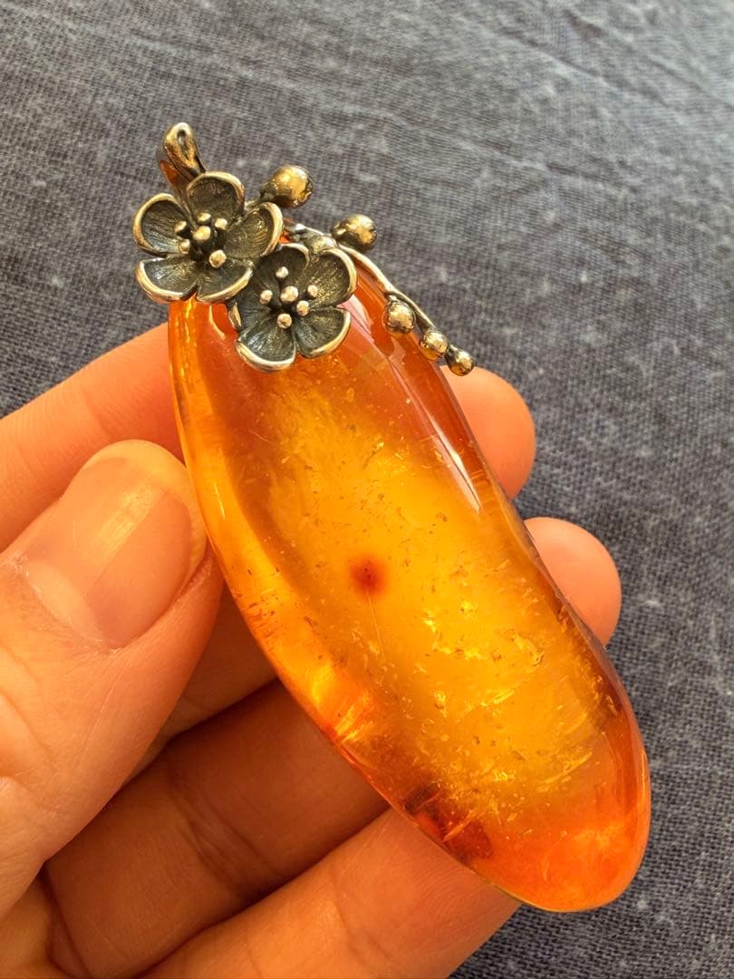 琥珀（バルト海産） ・バチカン：SV925（純銀）