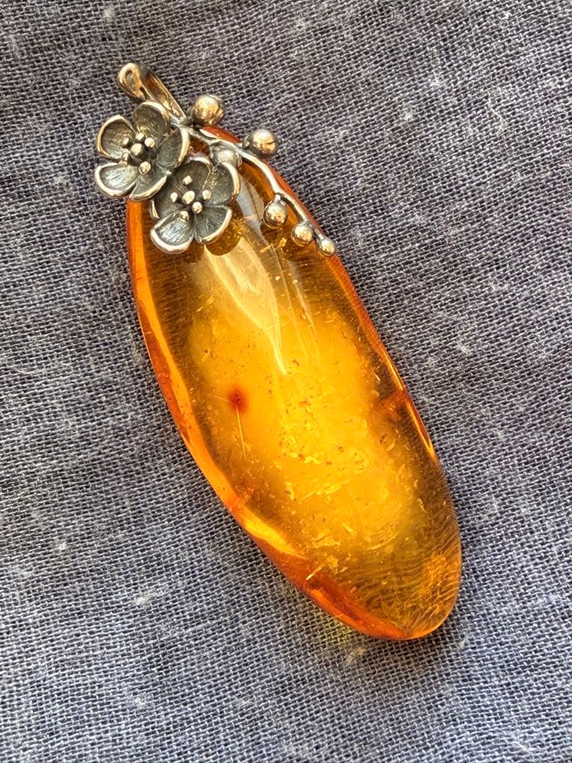 琥珀（バルト海産） ・バチカン：SV925（純銀）