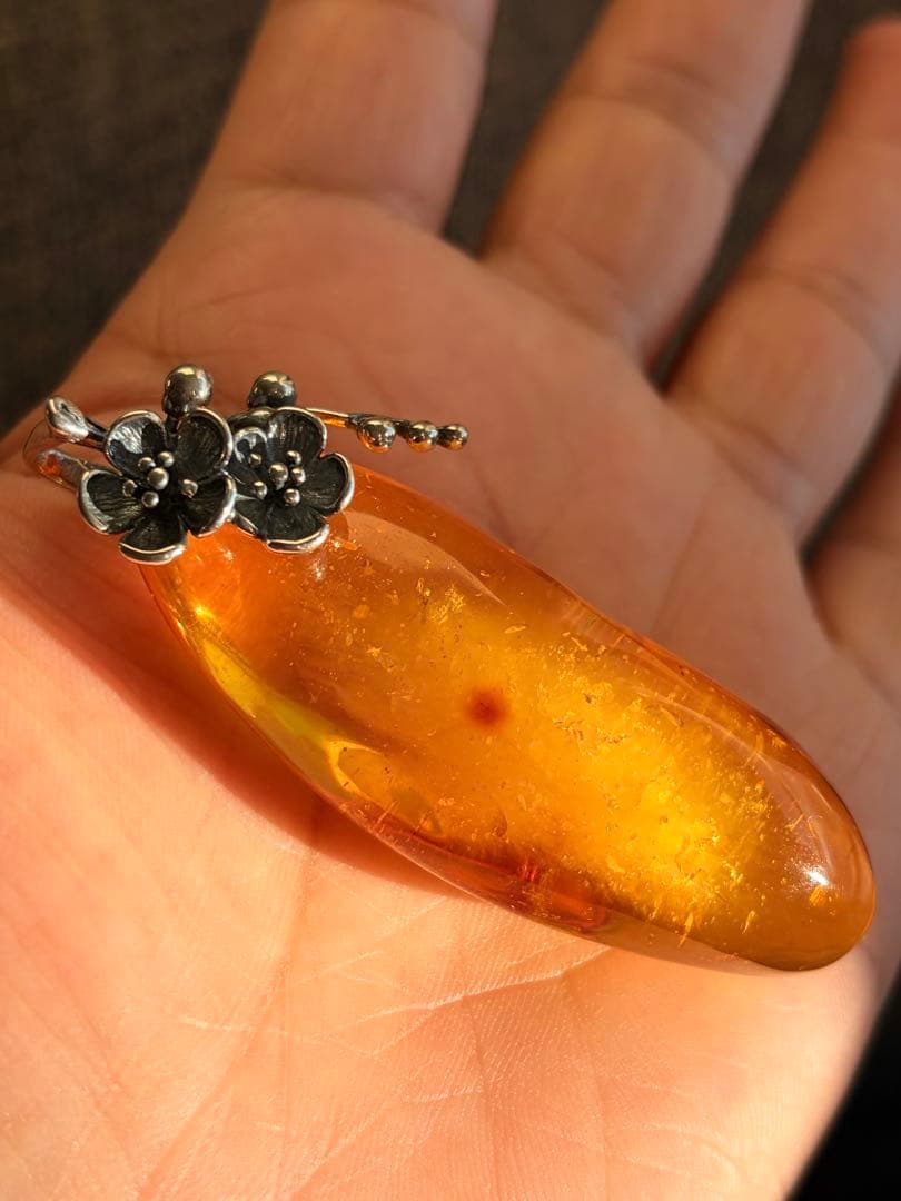 琥珀（バルト海産） ・バチカン：SV925（純銀）