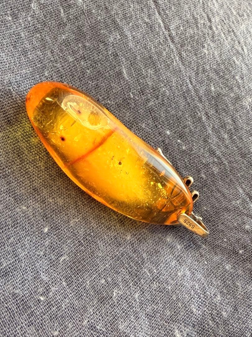 琥珀（バルト海産） ・バチカン：SV925（純銀）