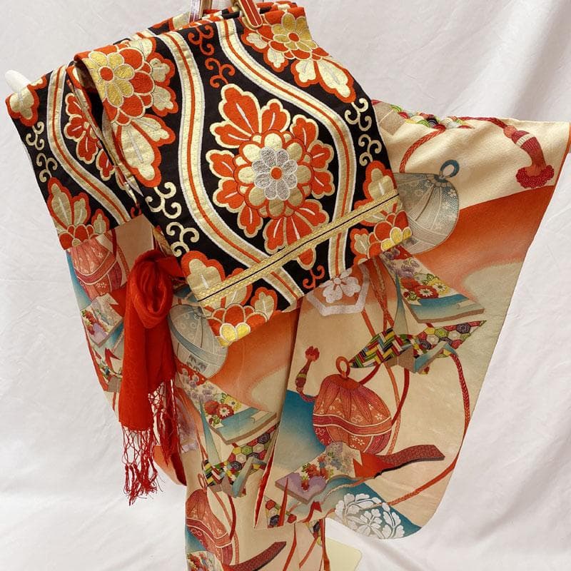 505ag45◎七五三 七歳 女児 アンティーク着物&開き帯 金彩 鈴 総柄◎