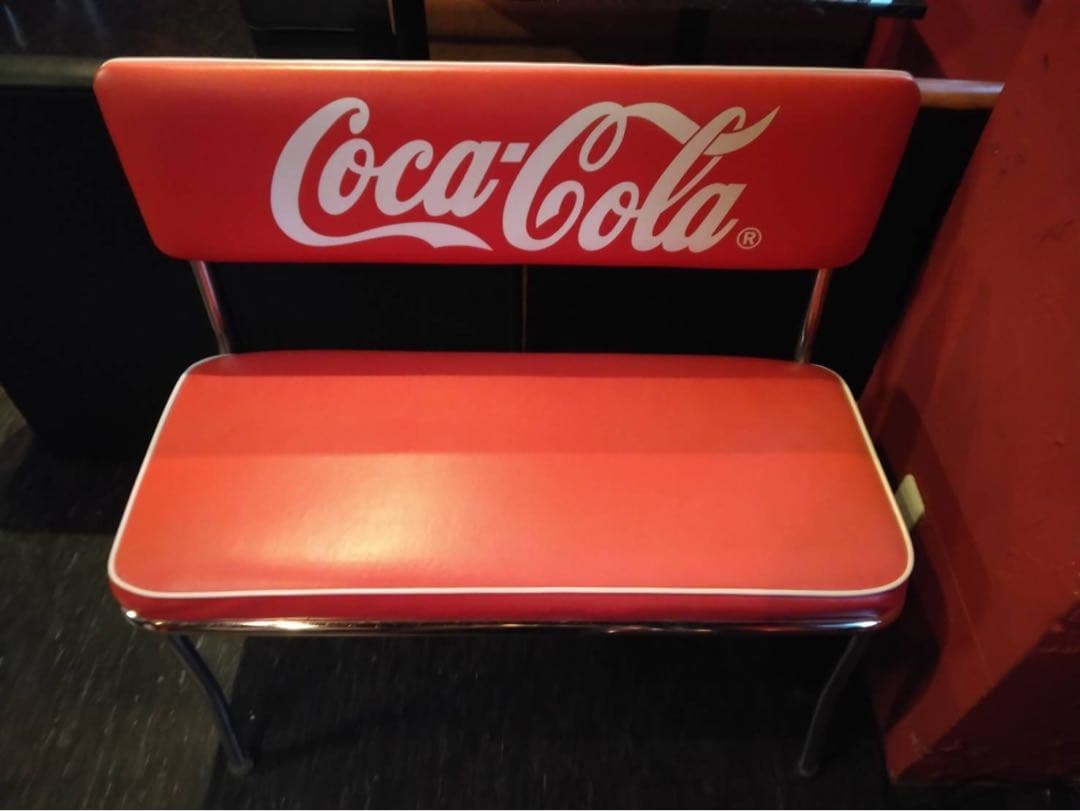 【ZEKUUページ】 Coca-Cola レトロテーブルと椅子セット