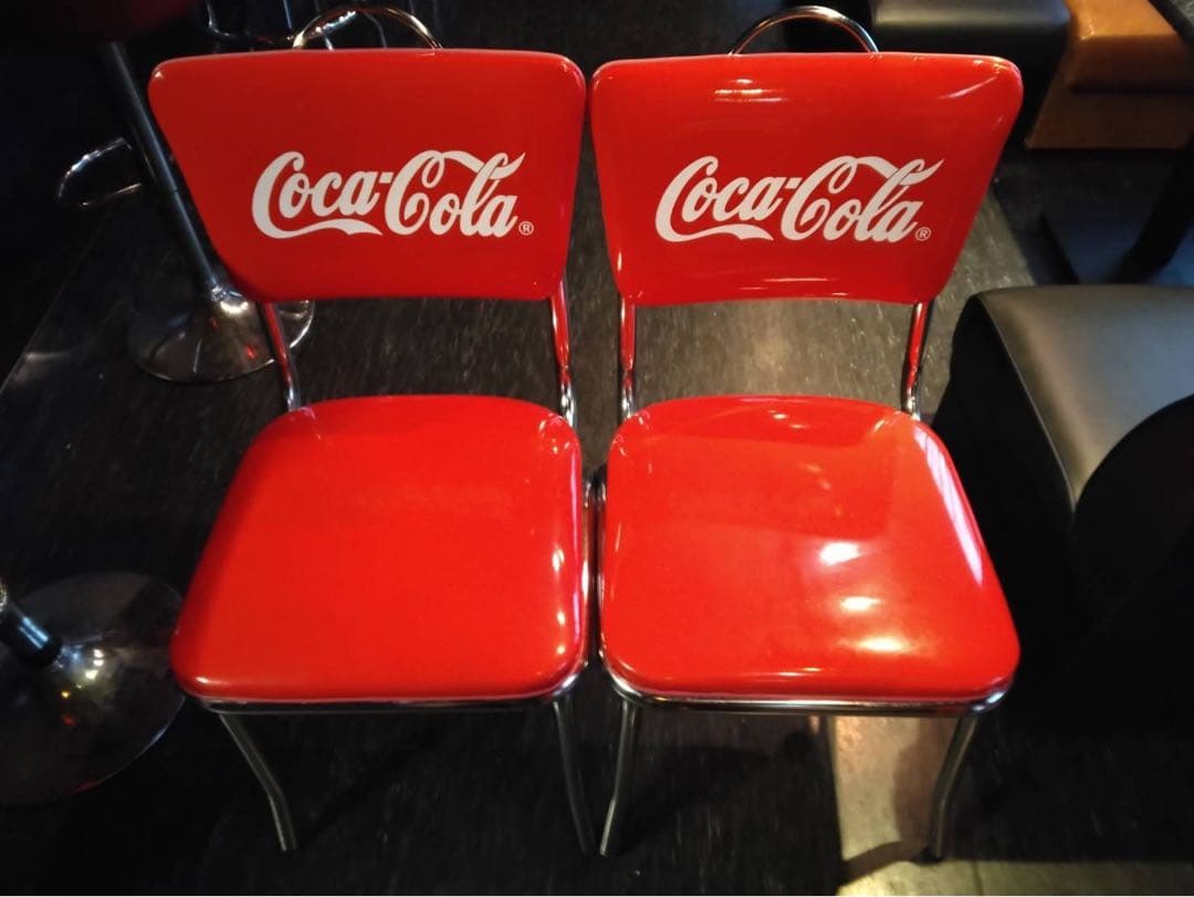 【ZEKUUページ】 Coca-Cola レトロテーブルと椅子セット