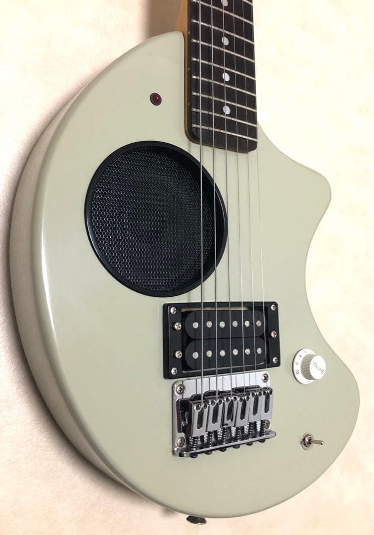 【美品】ZO-3 グレー アンプ内蔵ミニギター ディストーションSW付 ケース