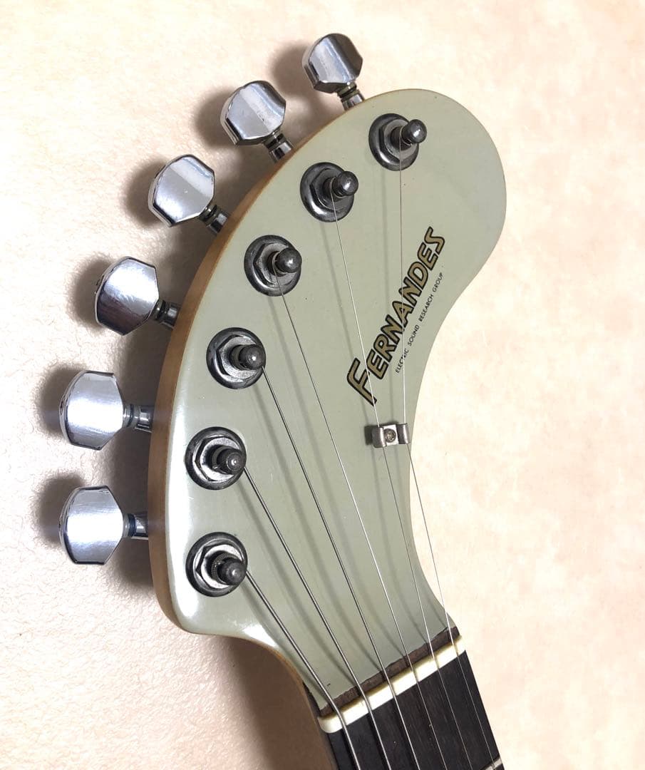 【美品】ZO-3 グレー アンプ内蔵ミニギター ディストーションSW付 ケース