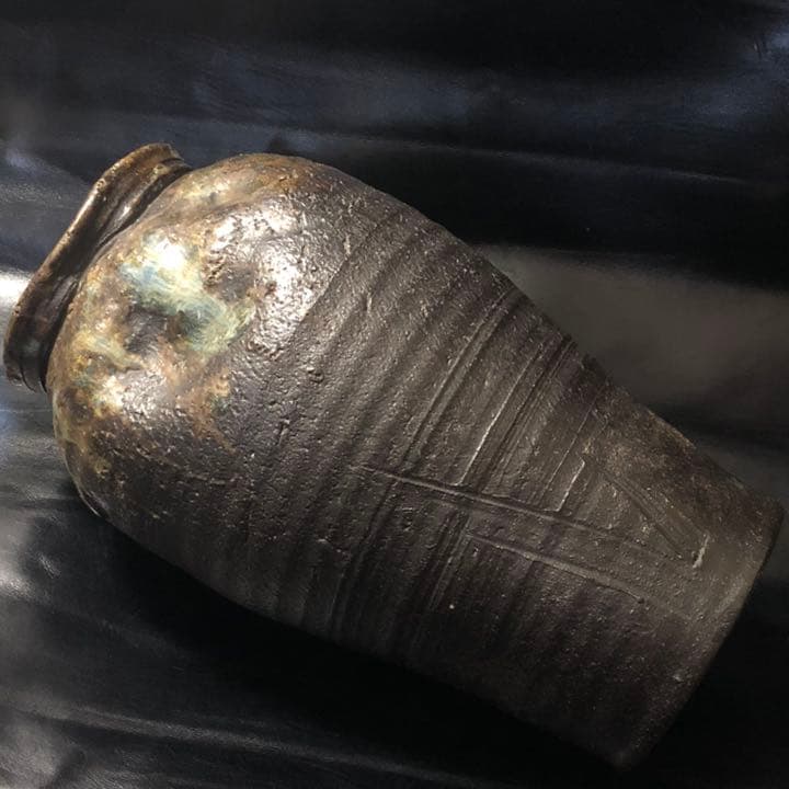 蔵からまた凄いお宝が出てきた。釉薬どろり謎の大きな壺、壷、花瓶、花