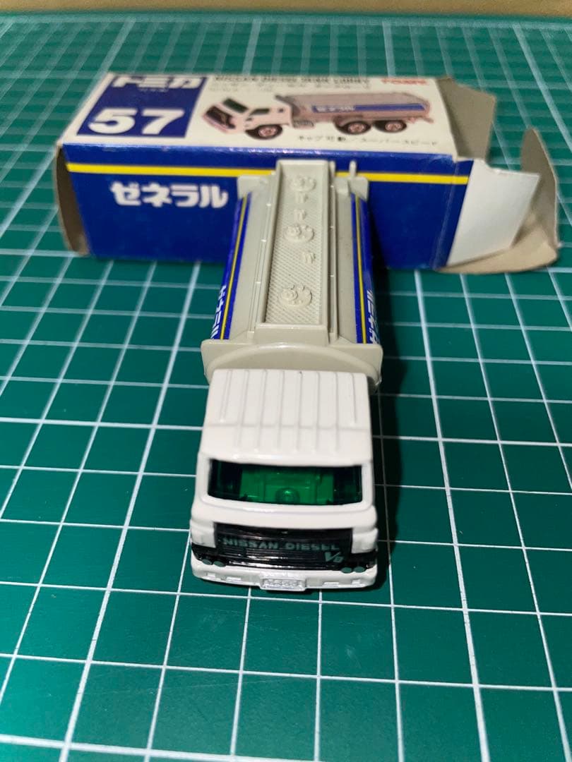 ❣新品❣　⭐︎絶版⭐︎　トミカ No.57 ニッサン ディーゼル タンクローリー　①