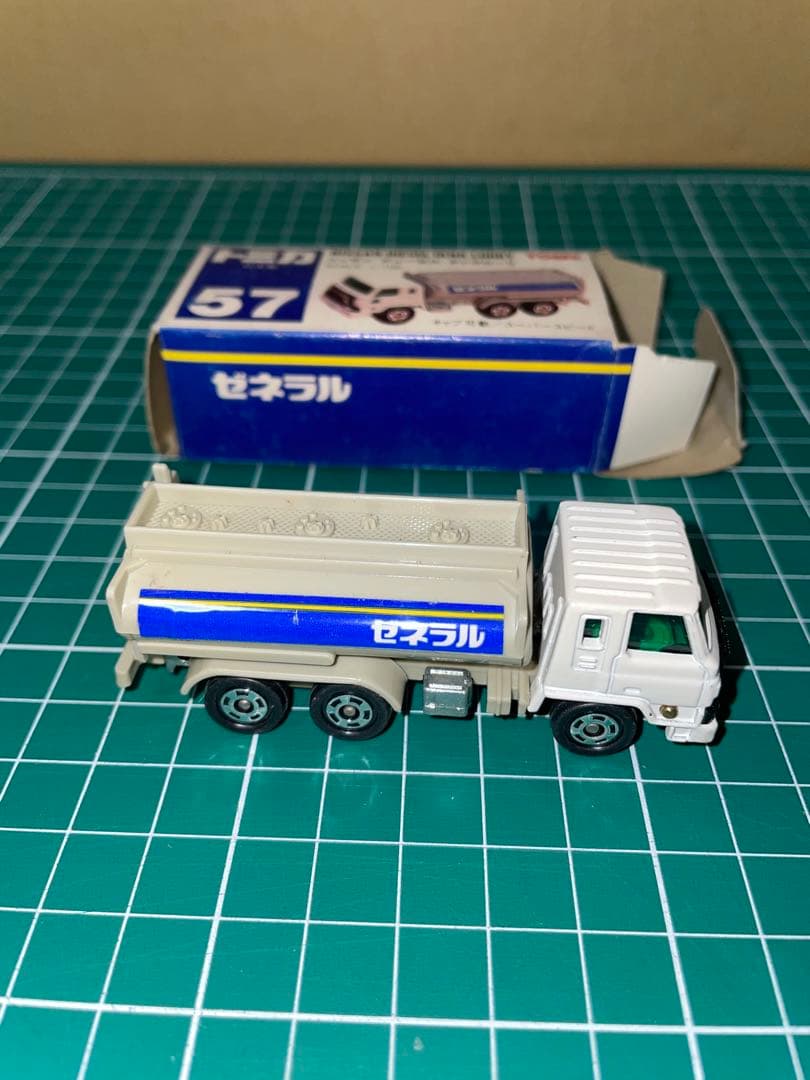 ❣新品❣　⭐︎絶版⭐︎　トミカ No.57 ニッサン ディーゼル タンクローリー　①