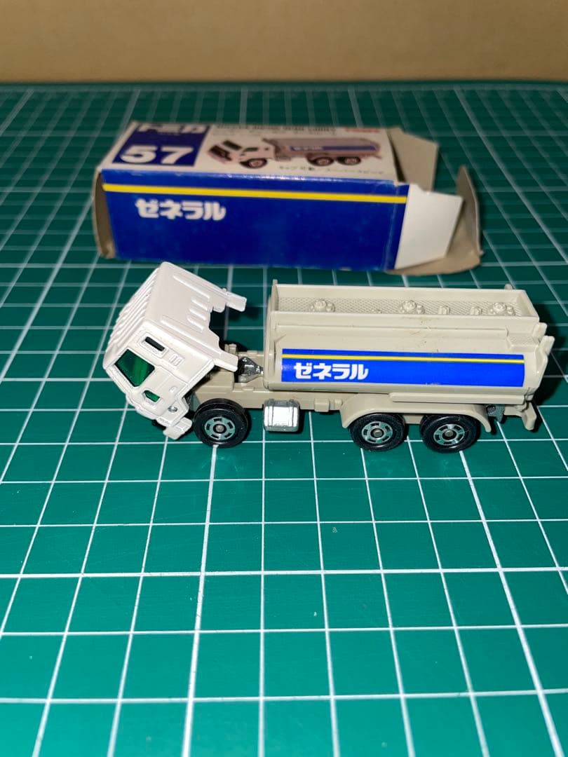 ❣新品❣　⭐︎絶版⭐︎　トミカ No.57 ニッサン ディーゼル タンクローリー　①