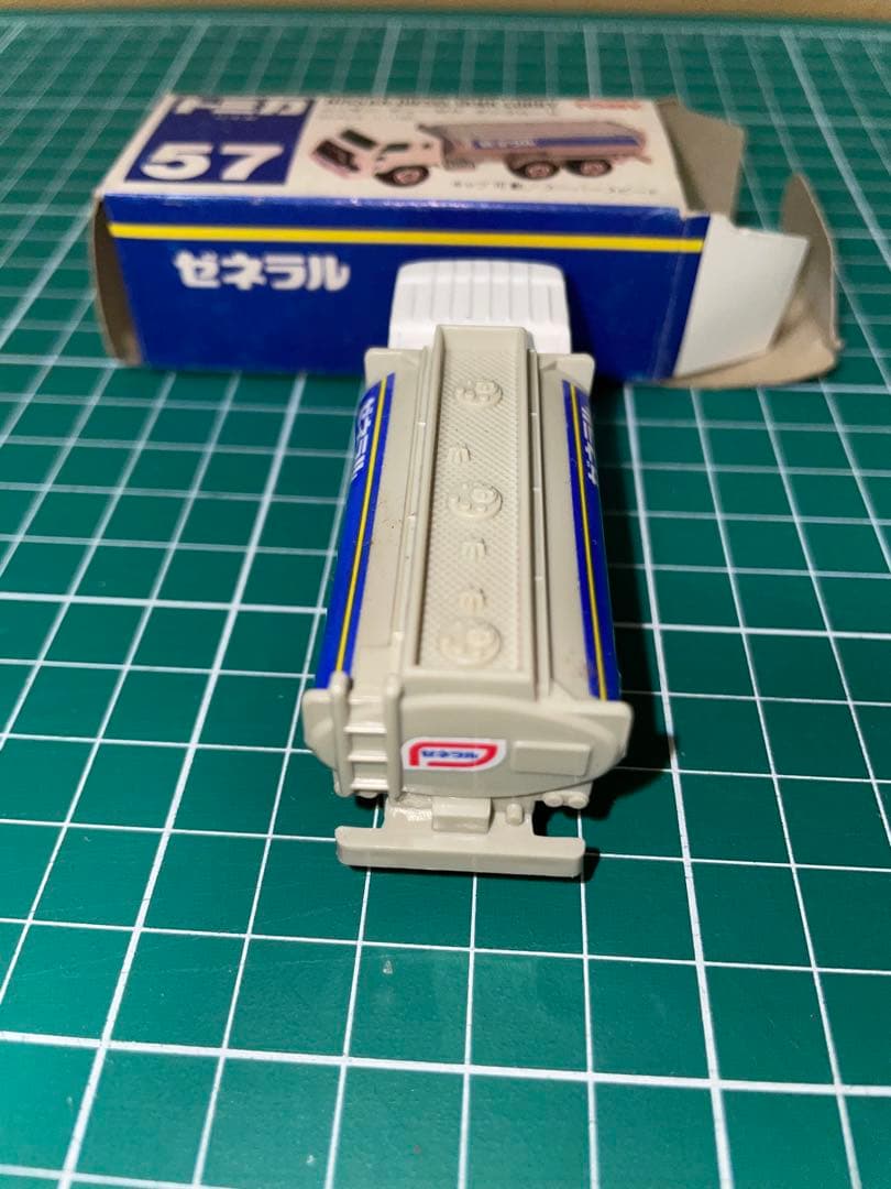 ❣新品❣　⭐︎絶版⭐︎　トミカ No.57 ニッサン ディーゼル タンクローリー　①