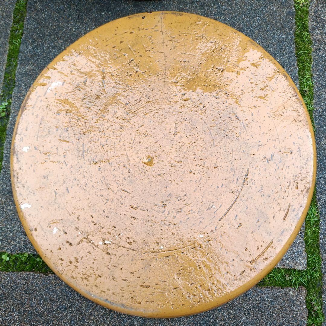 オレンジ色のテラコッタプランター