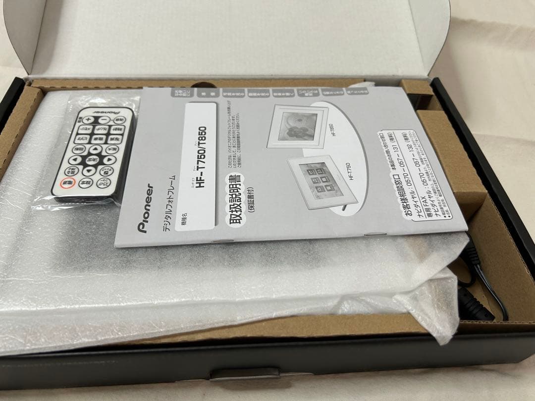 デジタルフォトフレーム　　Pioneer HF-TB01 ホワイト