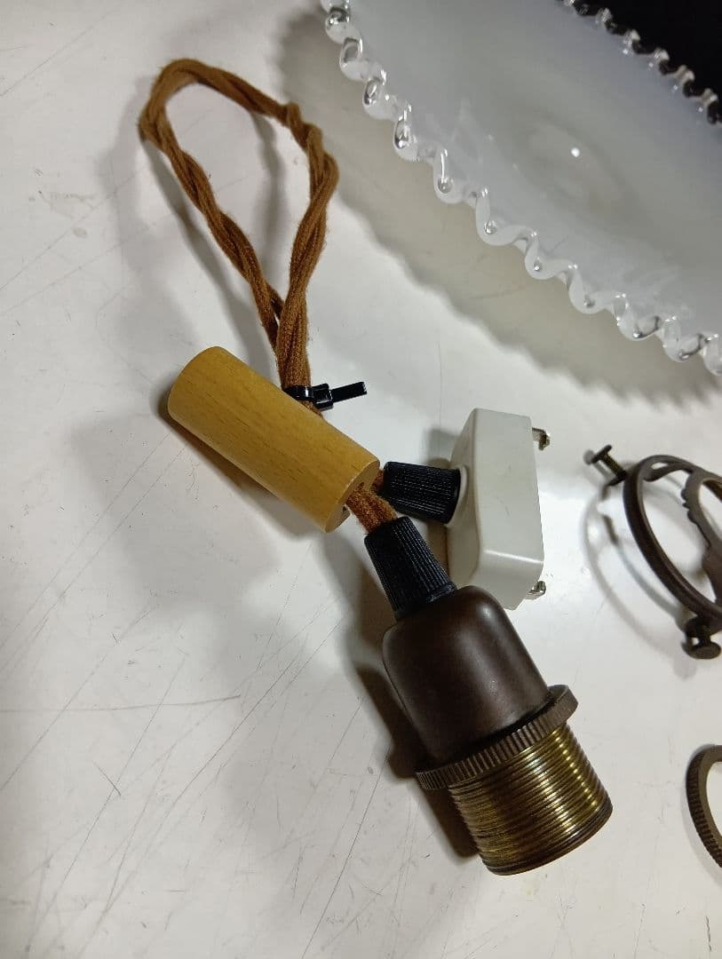 クラシック　フリルドレープ　乳白硝子　真鍮ベース　ペンダント　ランプ