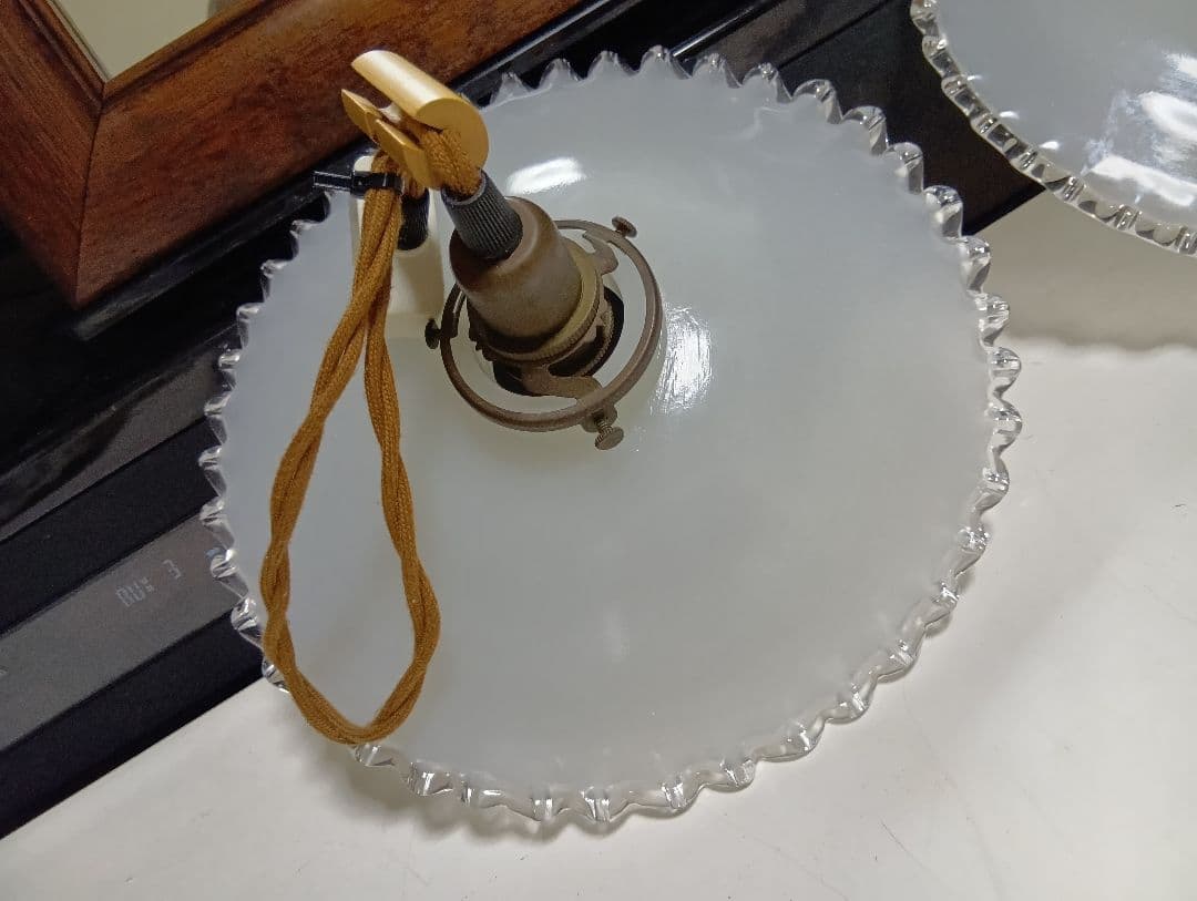 クラシック　フリルドレープ　乳白硝子　真鍮ベース　ペンダント　ランプ