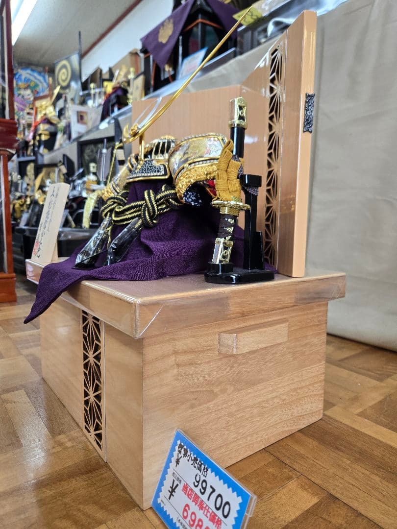 【展示品限り】五月人形　兜　上杉謙信　収納飾り　※閉店セール　S3