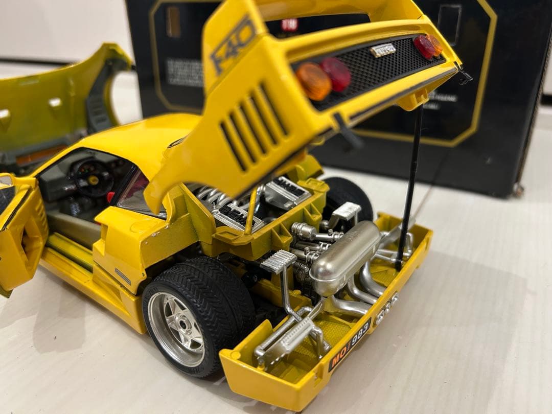 希少 1/18 フェラーリ Ferrari F40 1989 イエロー 希少色 - メルカリ