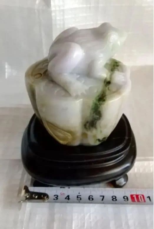 蛙　カエル　翡翠　置物　オブジェ　幸運　魔除け　縁起もの　　パワーストーン