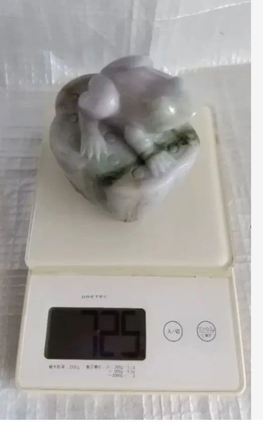 蛙　カエル　翡翠　置物　オブジェ　幸運　魔除け　縁起もの　　パワーストーン