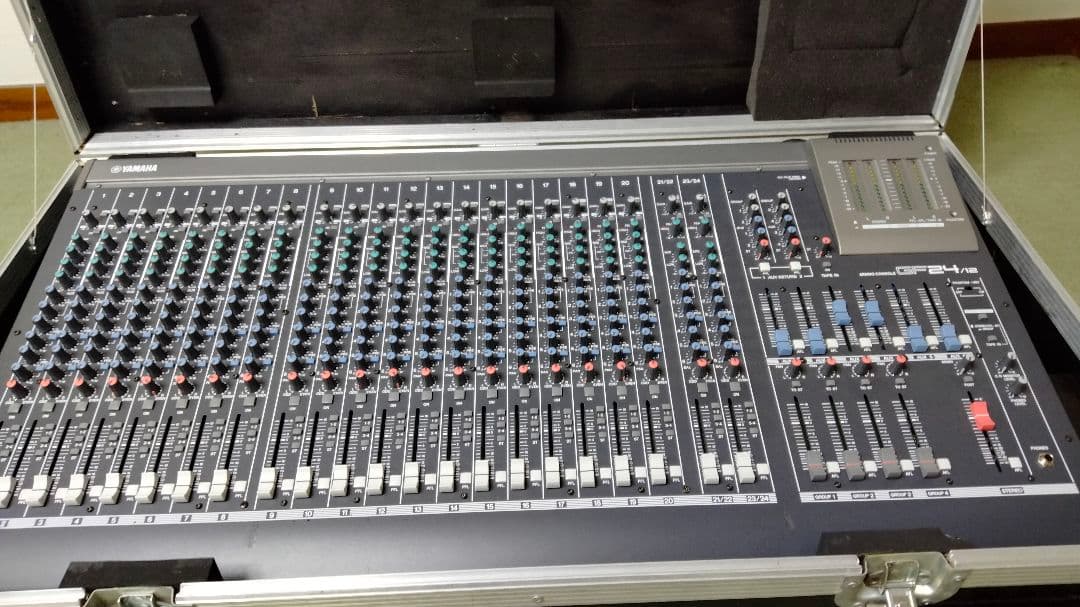 ヤマハGF24/12　特注ハードケース入り。