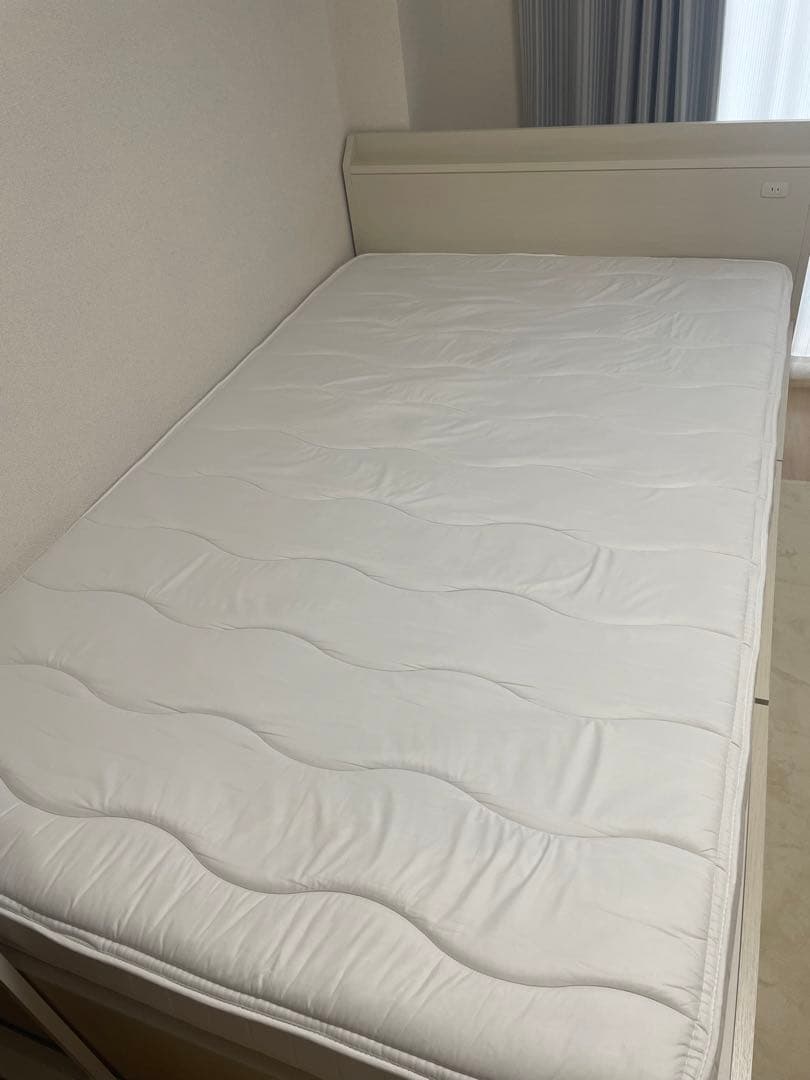 ニトリ　セミダブル　ベッド　（マットレス込）