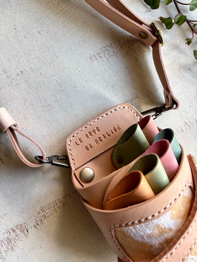 ヌメ革ナチュラルハラコカウのシザーケース