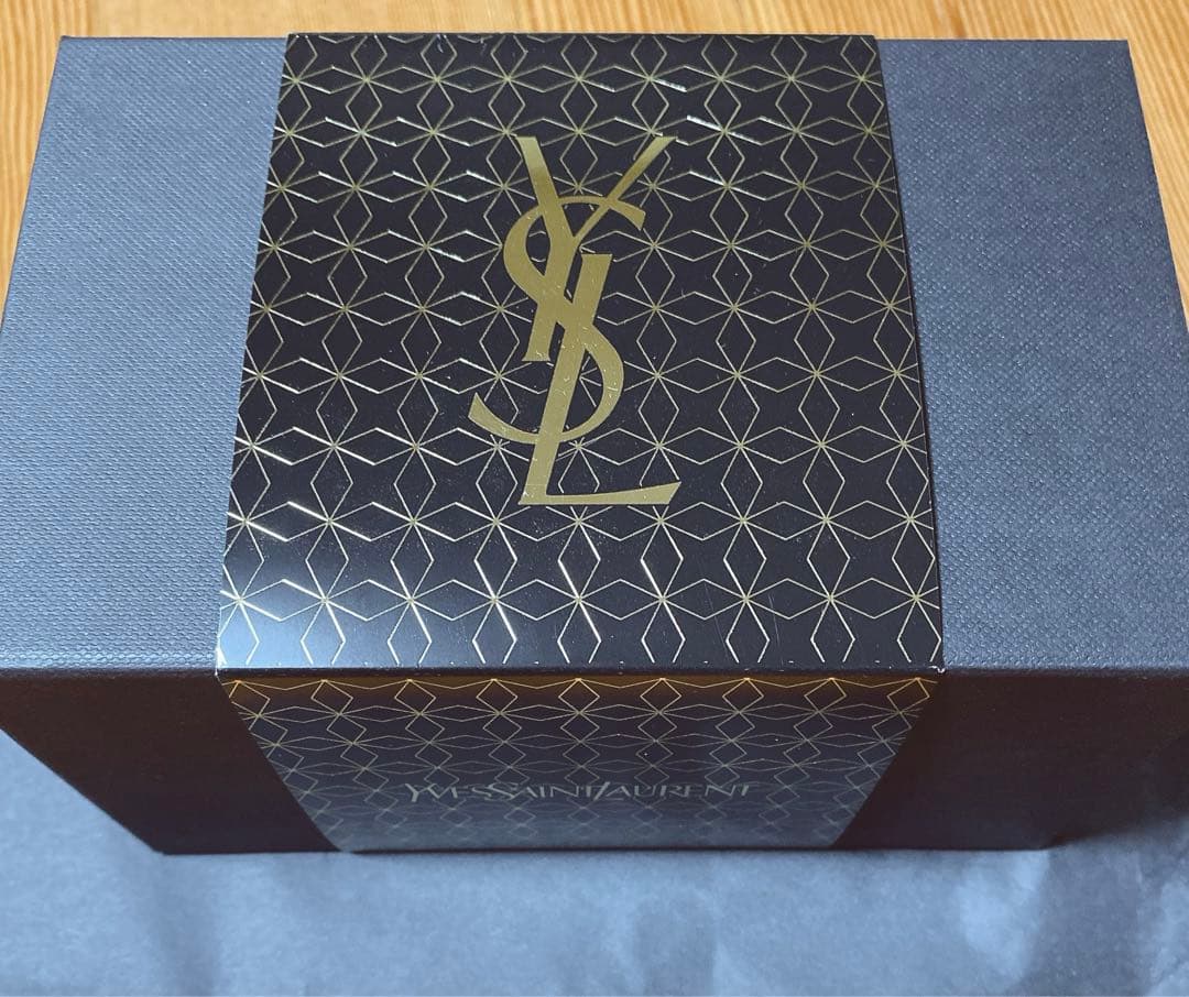 【新品未使用】イヴサンローサン　YSL モンパリ　リュミエール　オードトワレ