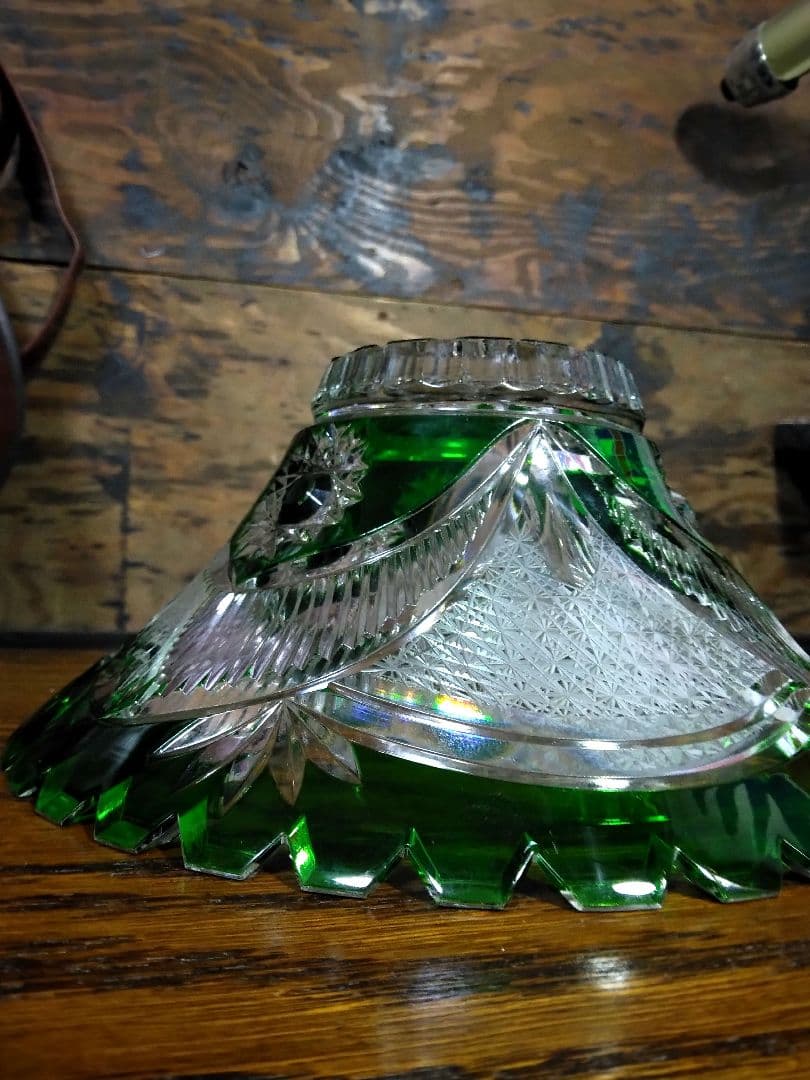 旧東ドイツ製 ドレスデンクリスタル 切子グリーン Lausitzer Glas