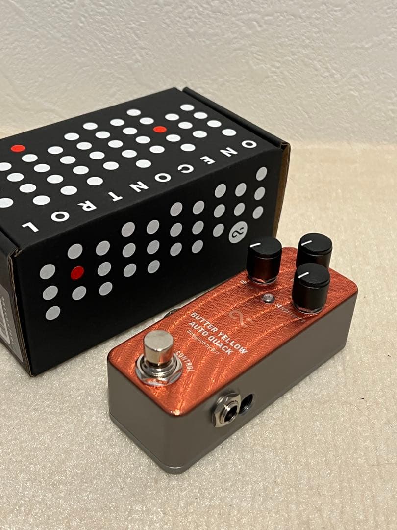 【美品】BUTTER YELLOW AUTO QUACK ハミルトン「カーキ ネイビー スキューバ オート」に、カラフルな