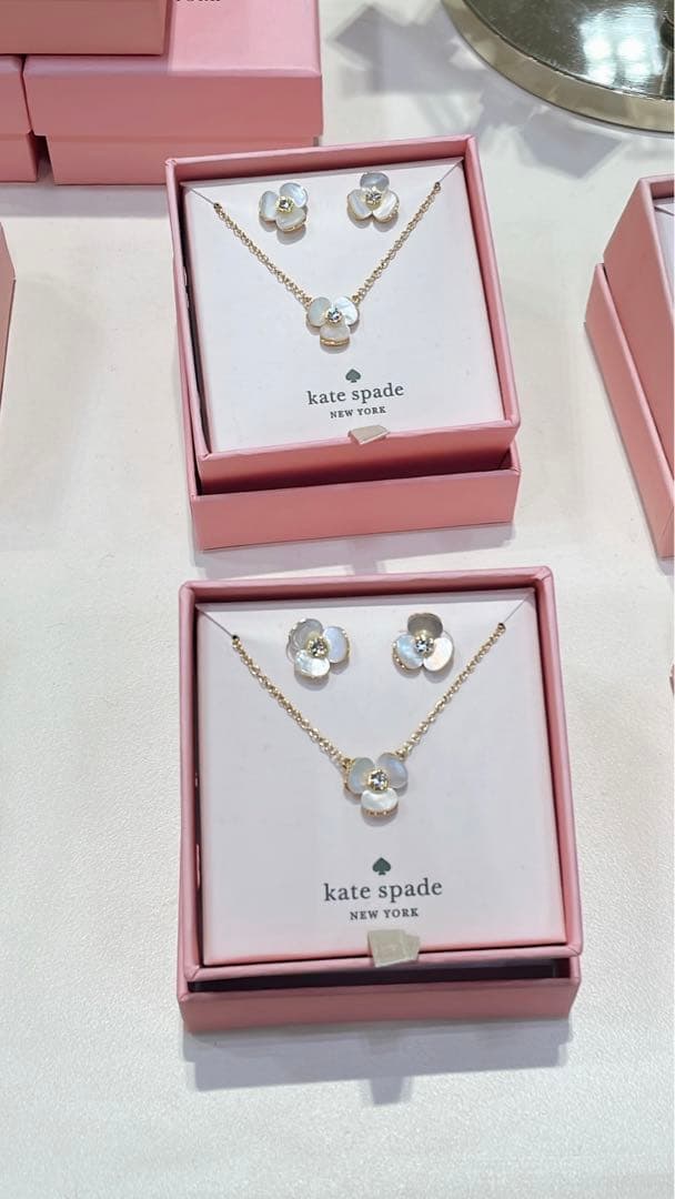 katespade ピアス&ネックレスセット　フラワーモチーフ