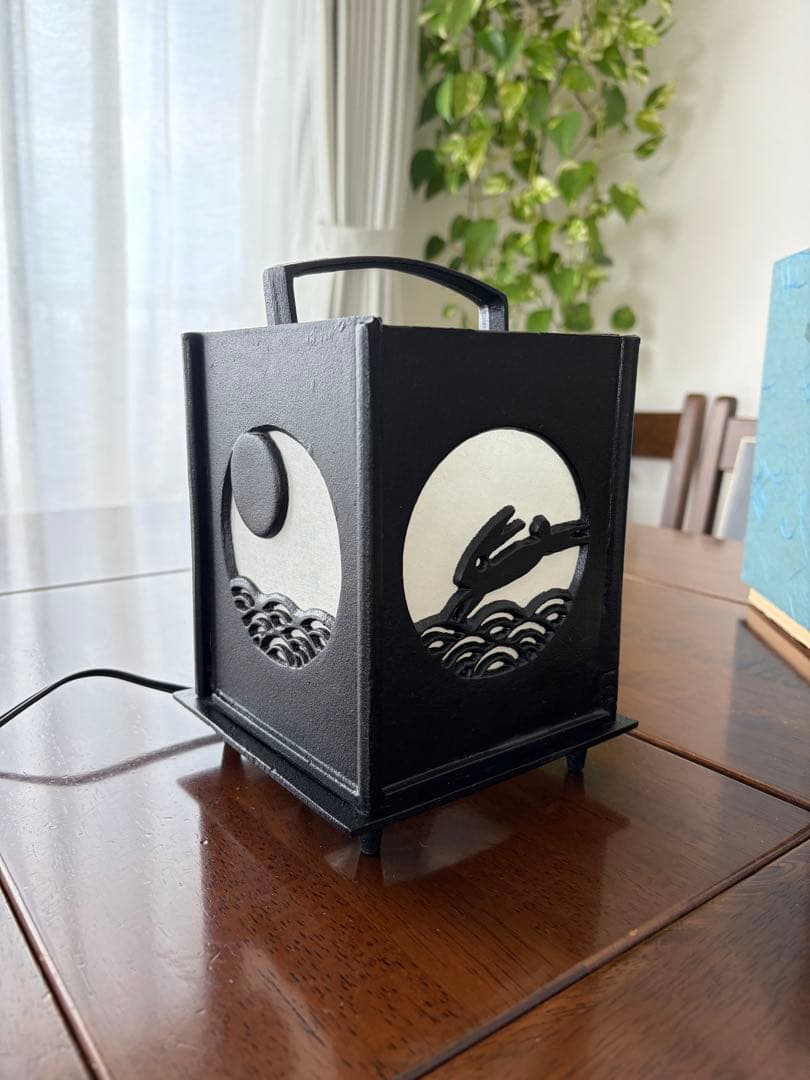 【新品】置き行燈　 波にうさぎ 紙箱入 電装付 鋳鉄製 高岡銅器