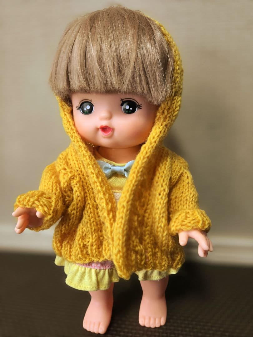 ポートフォリオ(^^)幼児向け人形☆フード付きニットコート☆001