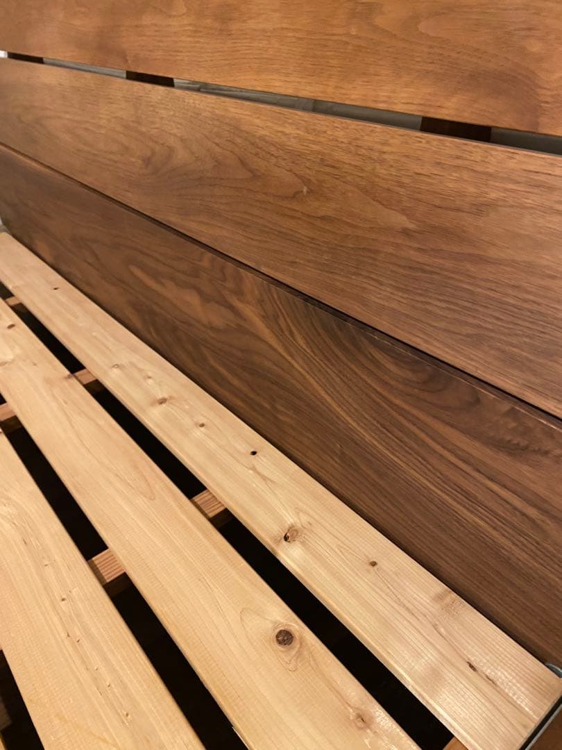 木製　ワイドダブルベッドフレーム　木目の美しいウォールナット無垢